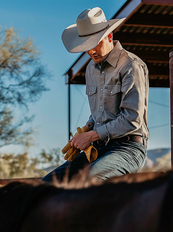 Wrangler Cowboy Cut Work Western Rigid Denim Long Sleeve Shirt Chambray (70130MW) Men Clothing DRL6LH440