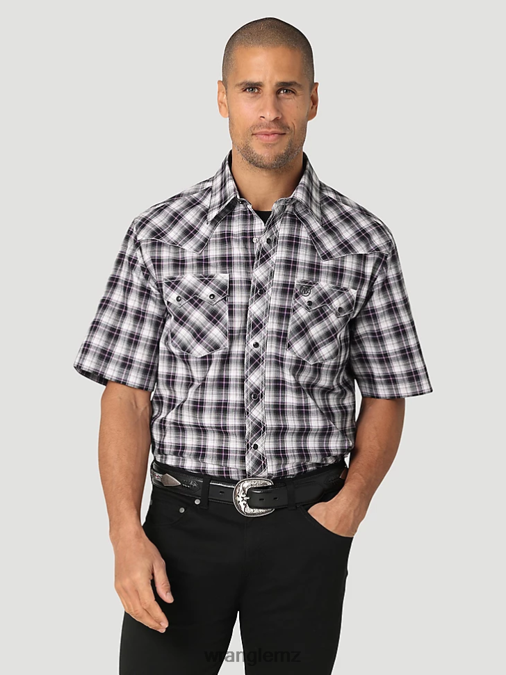 Wrangler Retro Short Sleeve Western Snap with Sawtooth Flap Pocket Plaid Shirt Black White (112324673) Men Clothing DRL6LH428